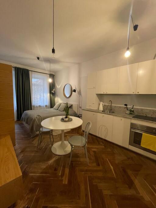 Cute Apartment Perfect For Business And Travel. Warschau Exterior foto